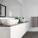 Mont Albert 1500 in white gloss, Taupe stone and Pluto basins